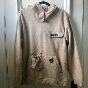 Beige hoodie from the brand Columbia. Size: M